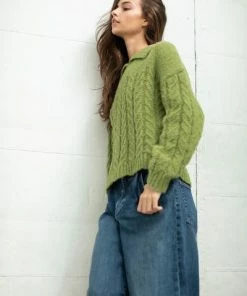 Velvet by Graham and Spencer Ava Jumper Verde