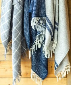 Tweedmill Throw Decke Fishbone 2 Stripe Silver Grey/Navy