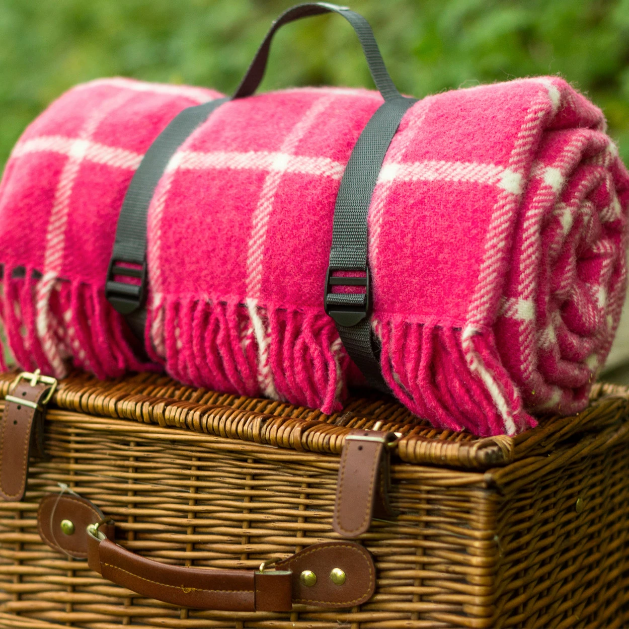 Tweedmill Polo Pure New Wool Pink Chequered Check Picnic Rug 4 Tweedmill Polo Pure New Wool Pink Chequered Check Picnic Rug