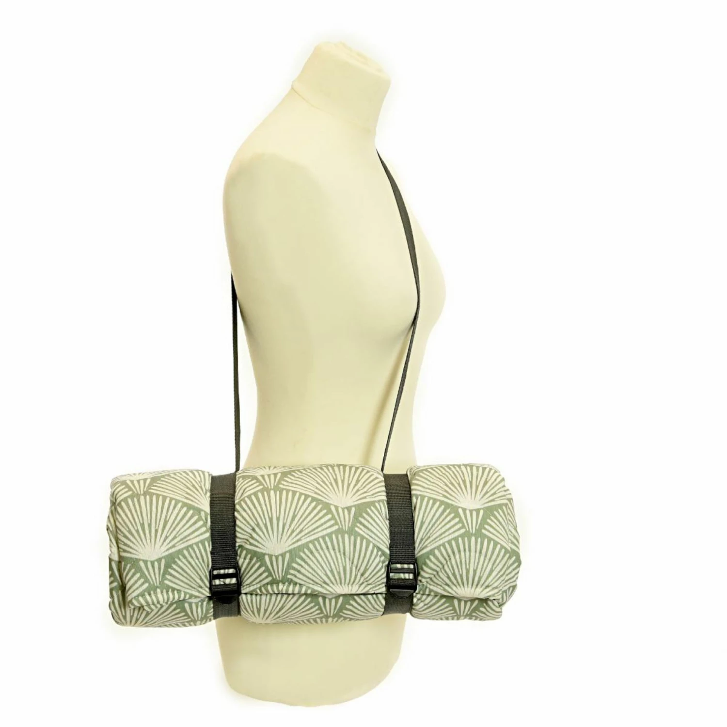 Tweedmill Newbury Quilted Palm Leaf Picnic Rug 125x125cm 4 Tweedmill Newbury Quilted Palm Leaf Picnic Rug 125x125cm